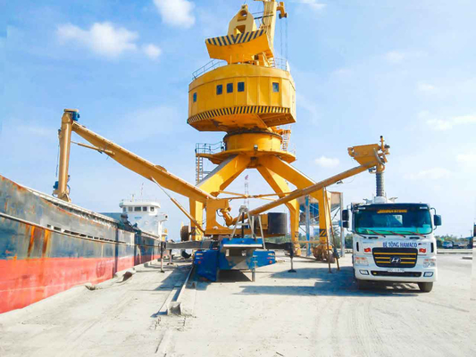 Kompakter Schraubenschiffsentlader angewendet, um Zement am Seehafen zu entladen