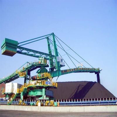 Viehhof, der System für den Massenmaterialtransport stapelt und zurückfordert