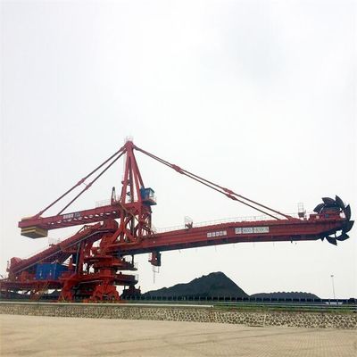 Viehhof, der System für den Massenmaterialtransport stapelt und zurückfordert