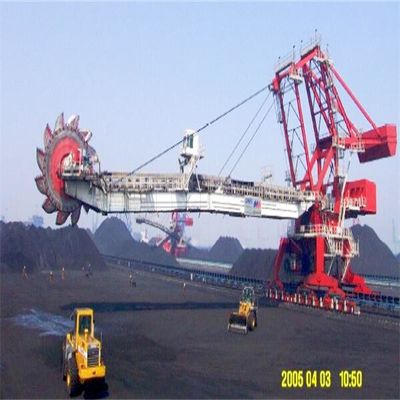 Viehhof, der System für den Massenmaterialtransport stapelt und zurückfordert