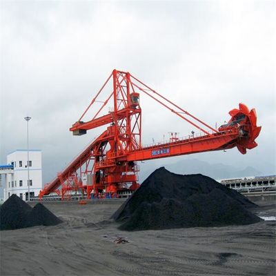 Viehhof, der System für den Massenmaterialtransport stapelt und zurückfordert