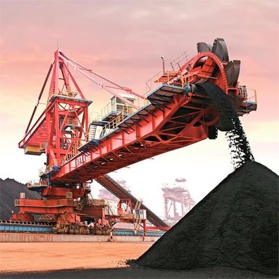 Viehhof, der System für den Massenmaterialtransport stapelt und zurückfordert