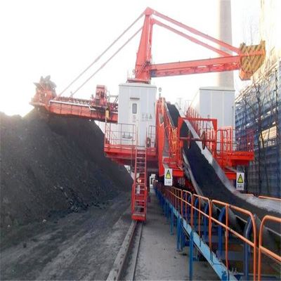 Viehhof, der System für den Massenmaterialtransport stapelt und zurückfordert