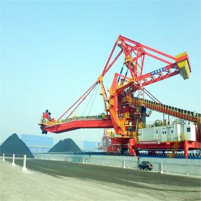Viehhof, der System für den Massenmaterialtransport stapelt und zurückfordert