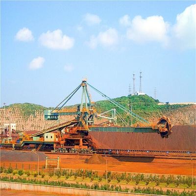 Viehhof, der System für den Massenmaterialtransport stapelt und zurückfordert