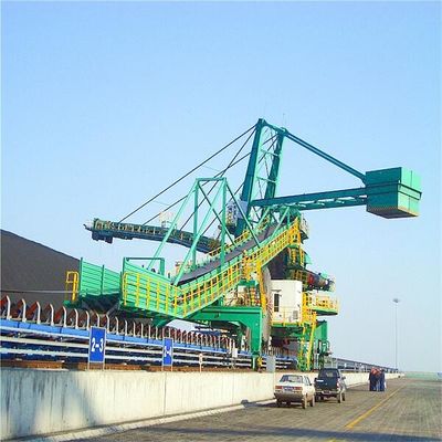 Viehhof, der System für den Massenmaterialtransport stapelt und zurückfordert