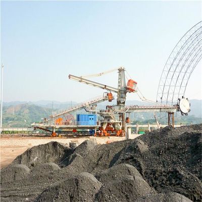 Viehhof, der System für den Massenmaterialtransport stapelt und zurückfordert