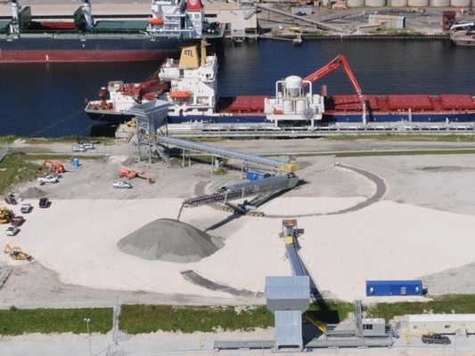 Beweglicher teleskopischer Staplerradialförderer am Hafen für materielles Schiffs-Massenladen